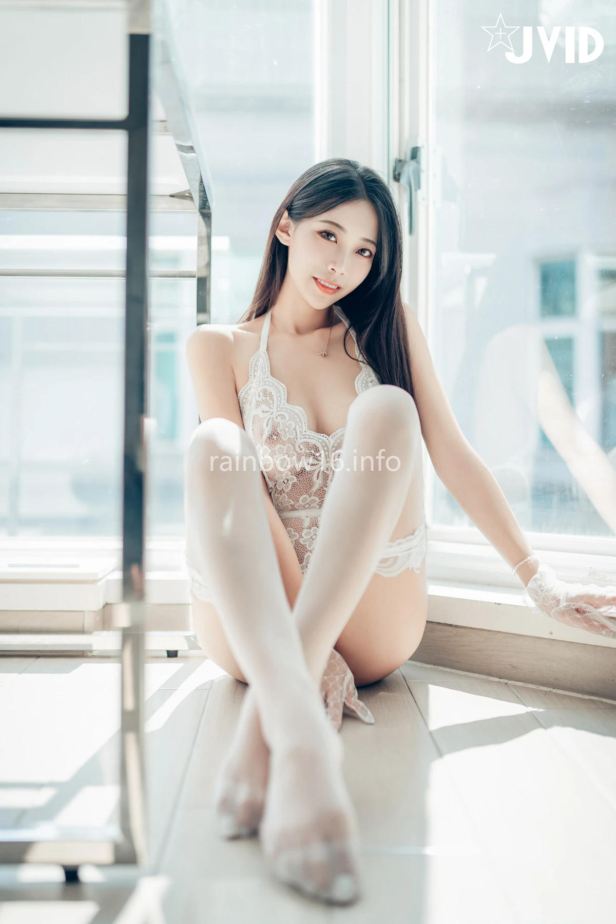 JVID WenHsin 玟妡 – 勻稱美腿《玟妡》看見她就起秋的假日午後