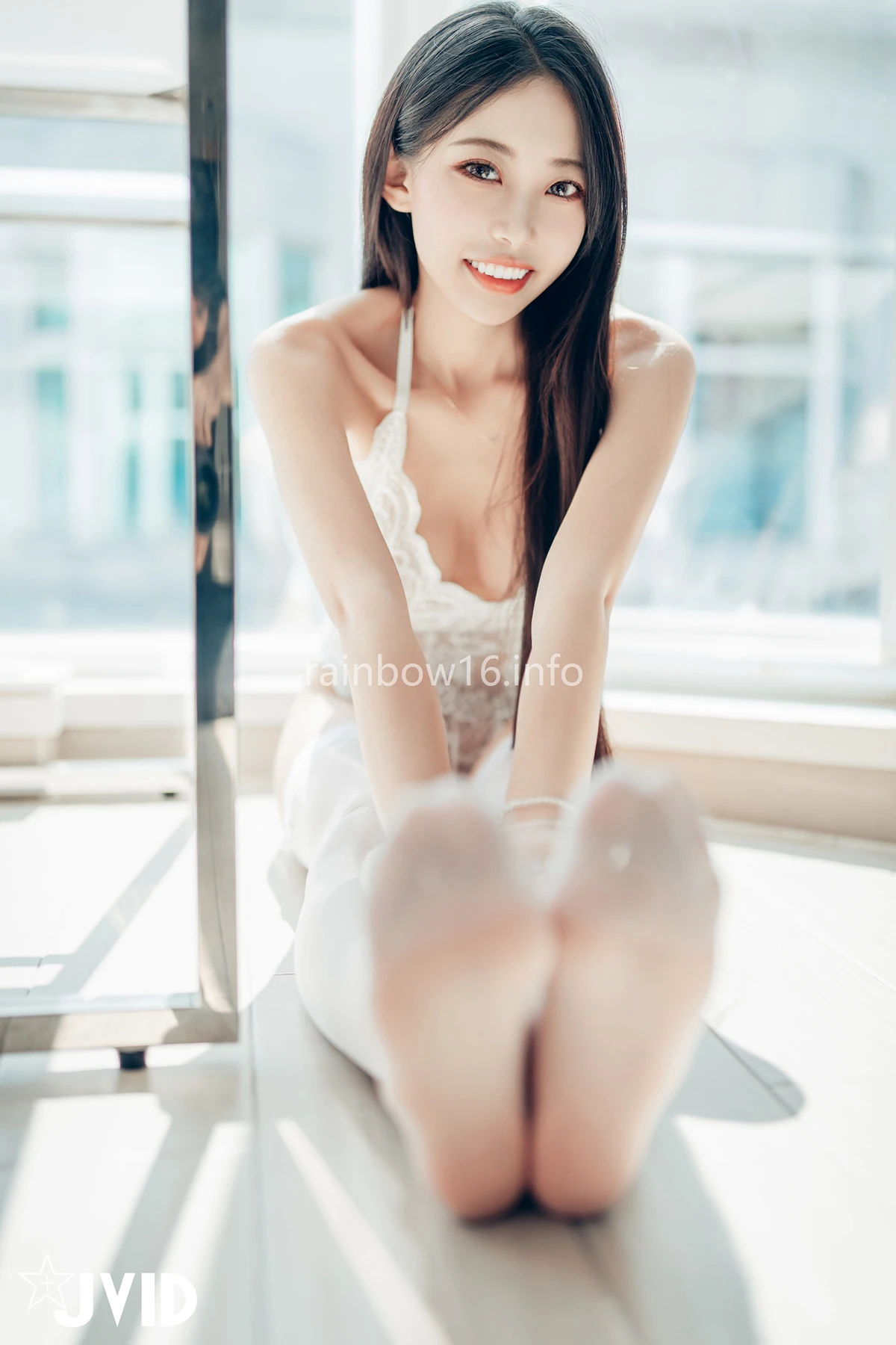 JVID WenHsin 玟妡 – 勻稱美腿《玟妡》看見她就起秋的假日午後