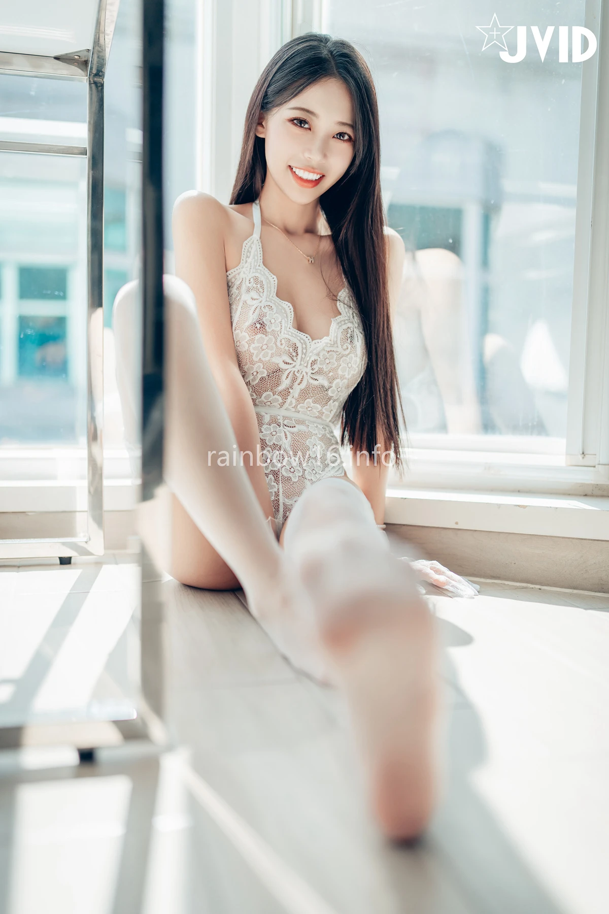 JVID WenHsin 玟妡 – 勻稱美腿《玟妡》看見她就起秋的假日午後