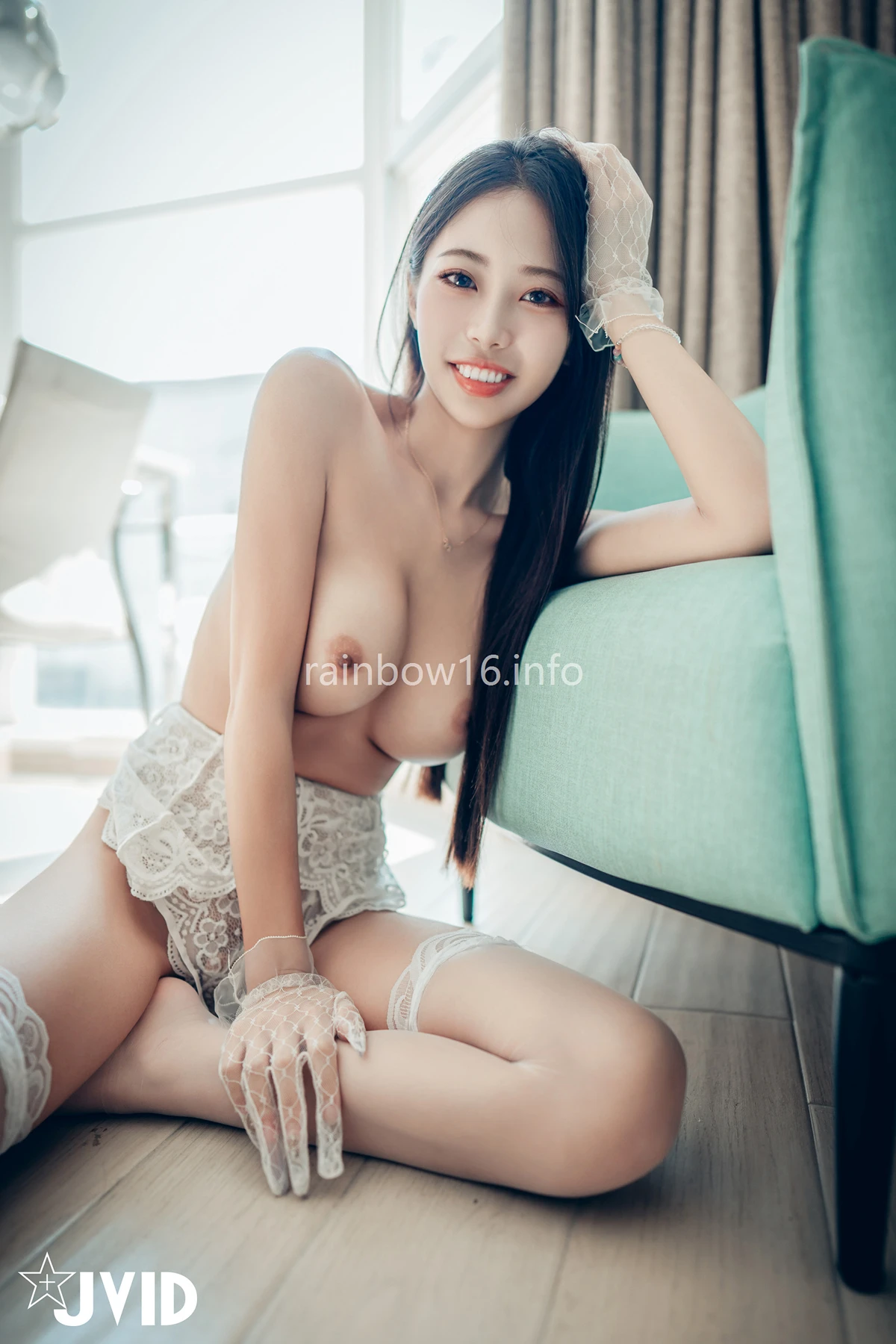 JVID WenHsin 玟妡 – 勻稱美腿《玟妡》看見她就起秋的假日午後