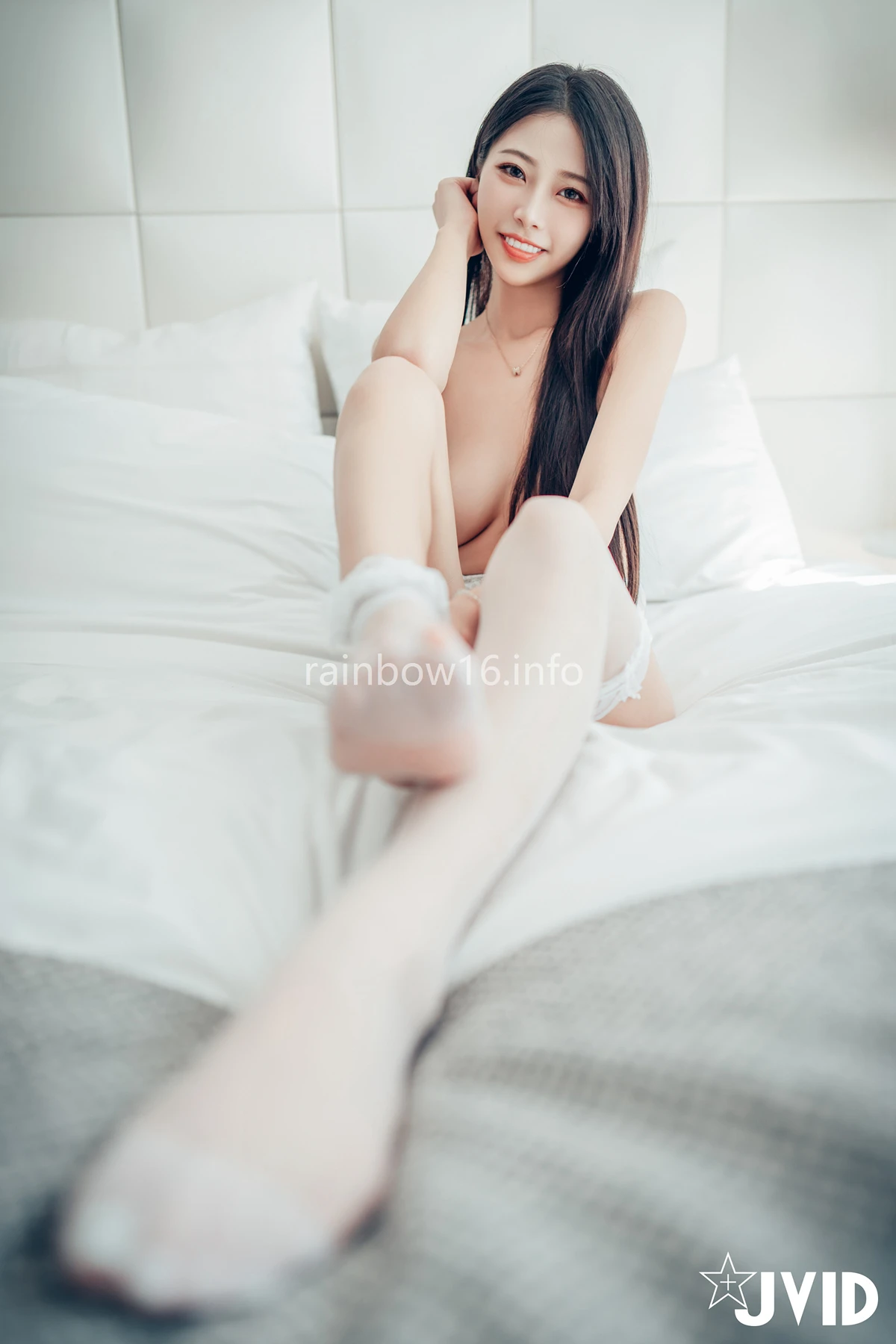 JVID WenHsin 玟妡 – 勻稱美腿《玟妡》看見她就起秋的假日午後