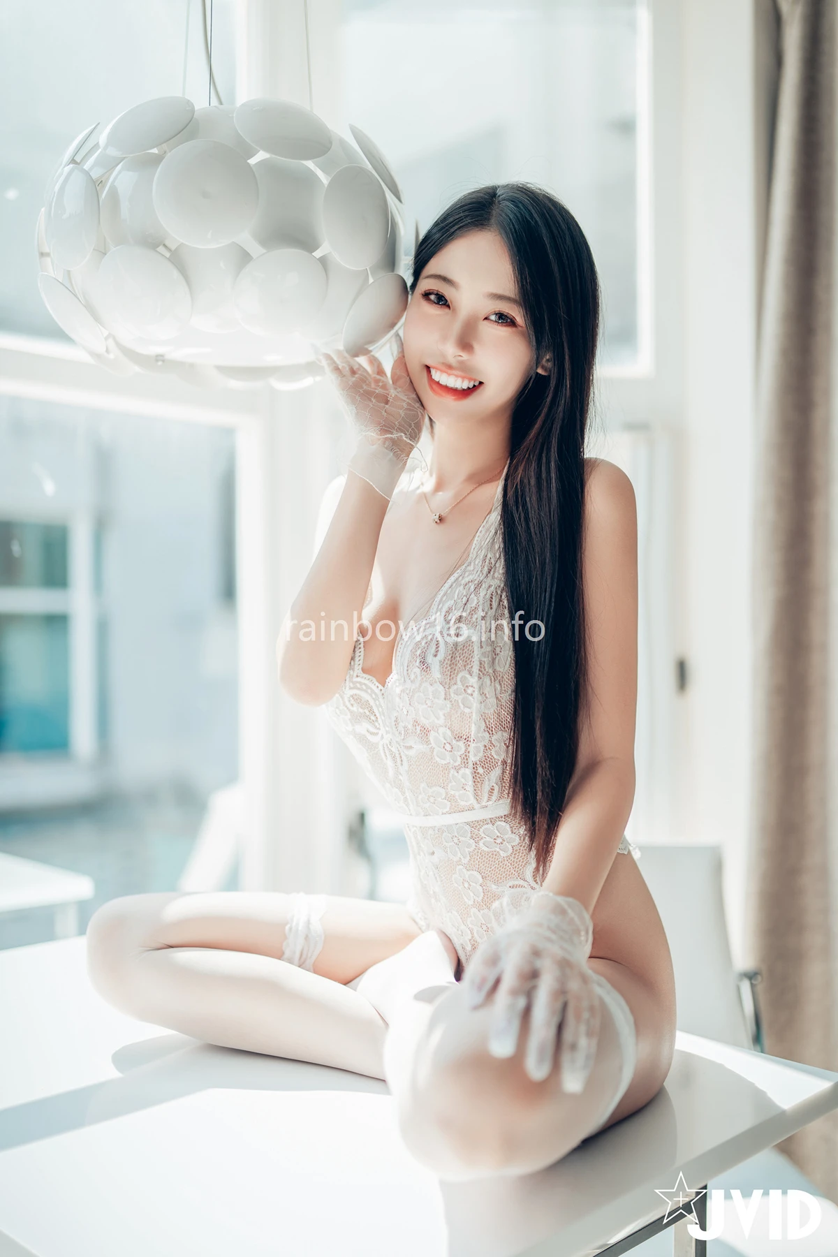 JVID WenHsin 玟妡 – 勻稱美腿《玟妡》看見她就起秋的假日午後