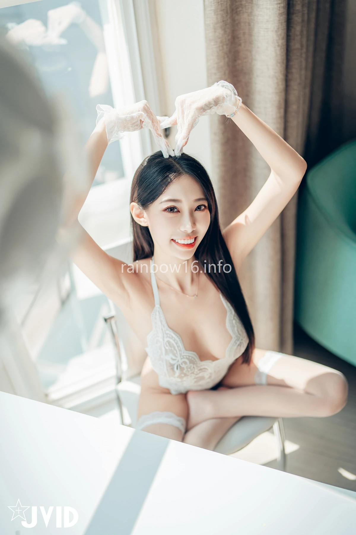 JVID WenHsin 玟妡 – 勻稱美腿《玟妡》看見她就起秋的假日午後