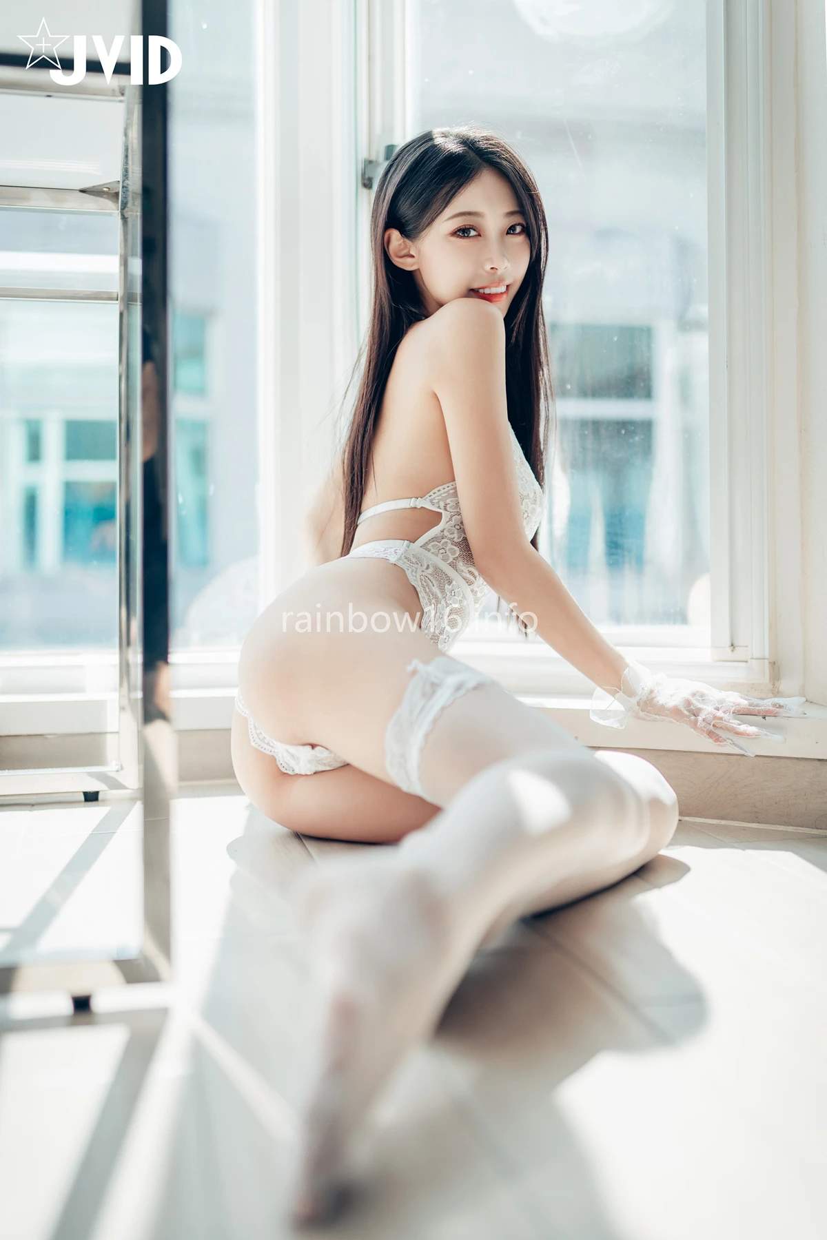 JVID WenHsin 玟妡 – 勻稱美腿《玟妡》看見她就起秋的假日午後