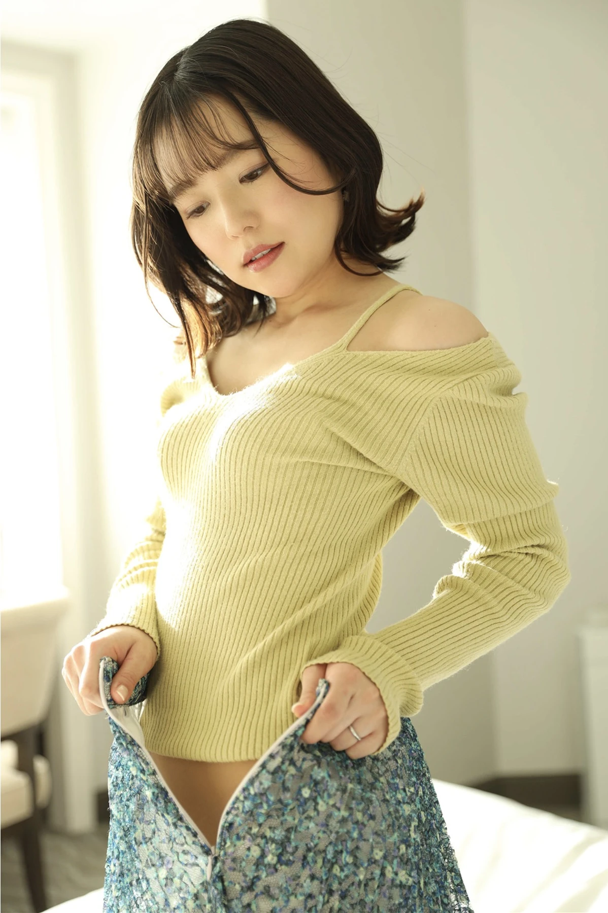 Chiharu Miyazawa 宮沢ちはる, 写真集 小柄で童顔の雰囲気溢れる欲女 Set.01