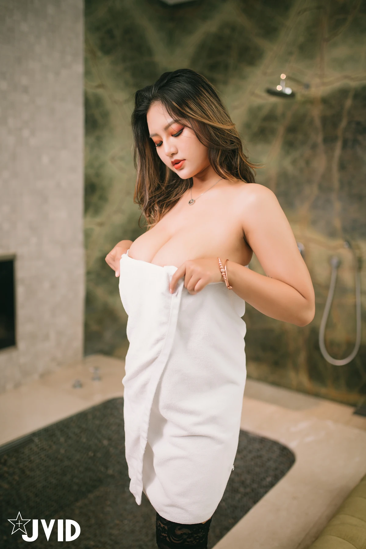 JVID Agelia安吉 – 爆乳风俗娘全身心地事奉-乳推全裸互动全身性按摩-为您服务 Body Massage